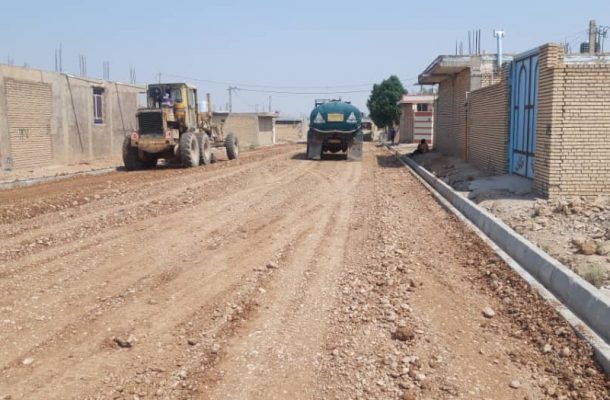 شروع عملیات زیرسازی و آسفالت خیابان‌های کوی شهید جهان آرا شهر سرداران